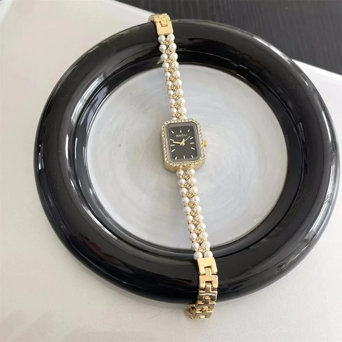 Luxury Women Bracelet Watch Fashion Small Square Dial Ladies Vintage Shell Pearls Chain Quartz Wristwatch Female Clock Wholesale